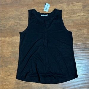 Ricki’s Black Sleeveless Top M